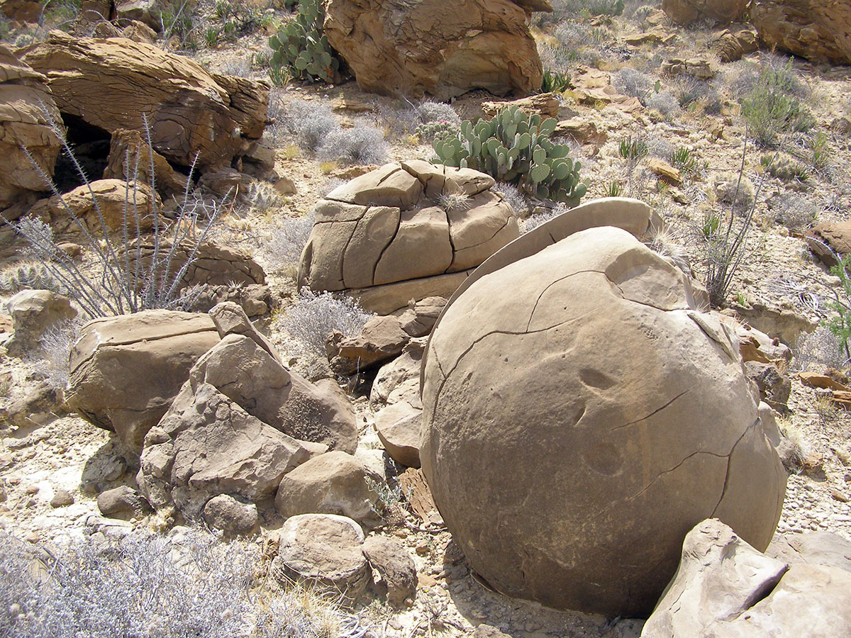 Round stones, many of which are cracked but still in a spherical shape.