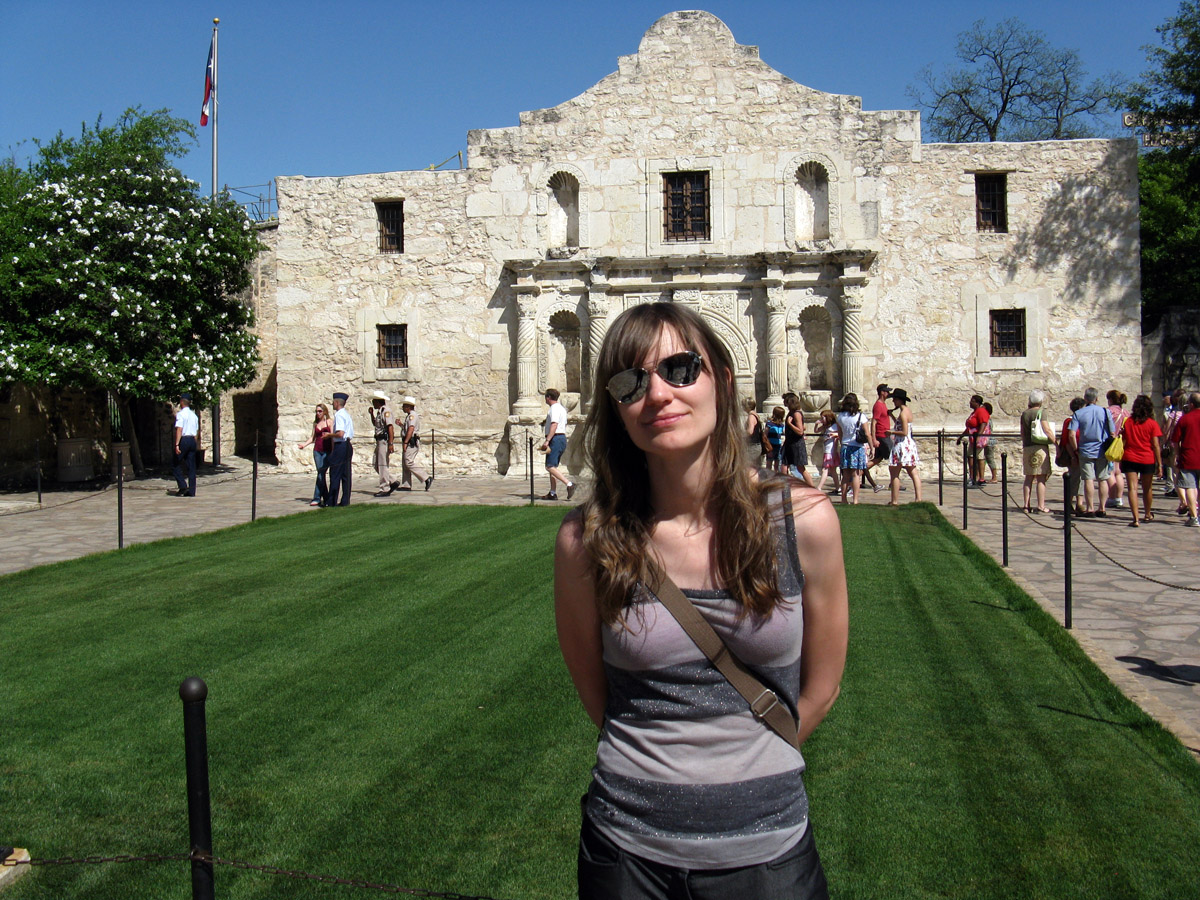 el diablito y la sirena van a el alamo